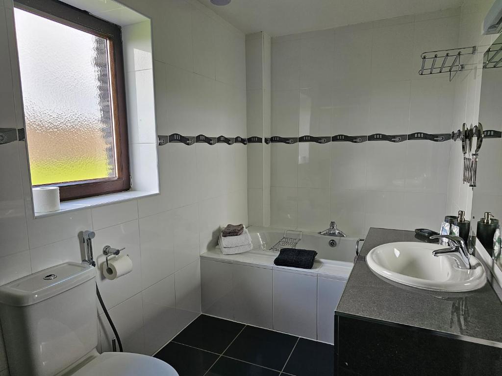 Fuchsia Lodge - New Luxury 5* Beachside Lodge with Sauna - 4 beds ensuite - Spectacular Location photo 4