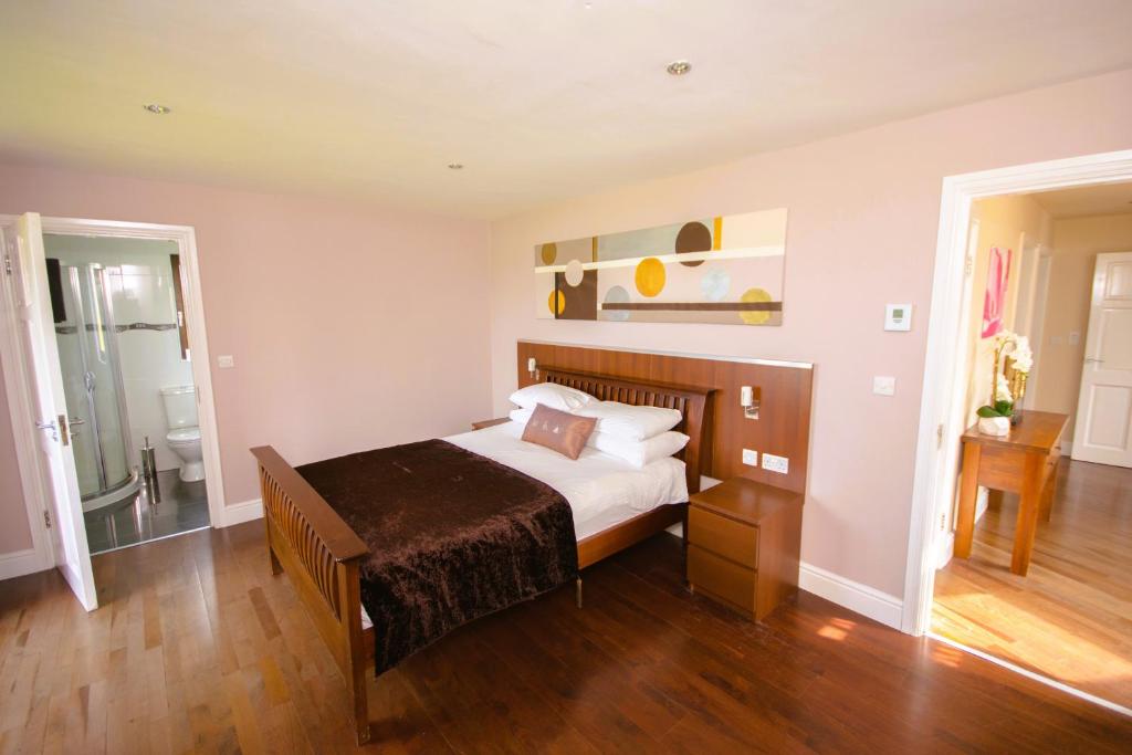 Fuchsia Lodge - New Luxury 5* Beachside Lodge with Sauna - 4 beds ensuite - Spectacular Location photo 3