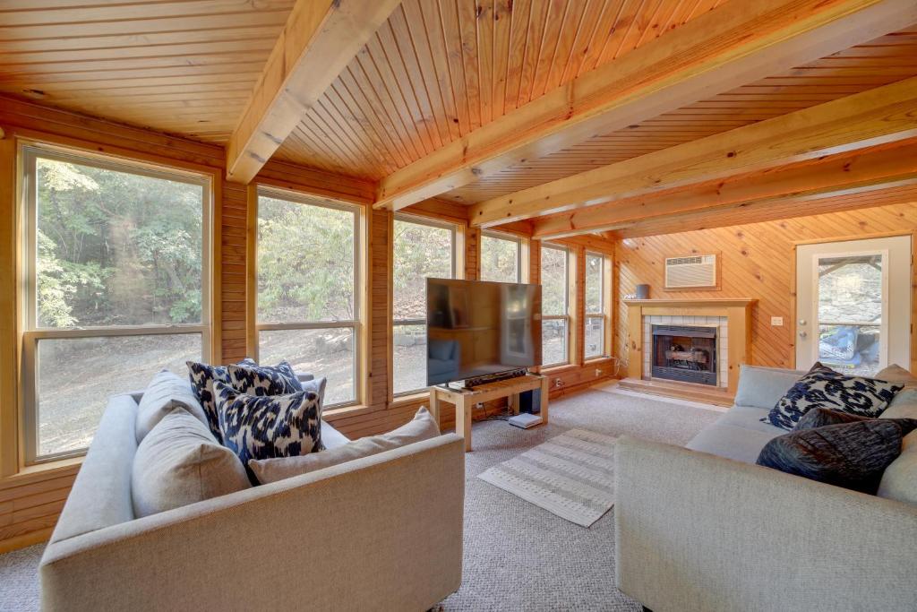 Lake Eufaula Retreat with Boat Slip and Fireplace! photo 1
