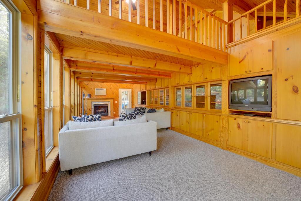 Lake Eufaula Retreat with Boat Slip and Fireplace! photo 3