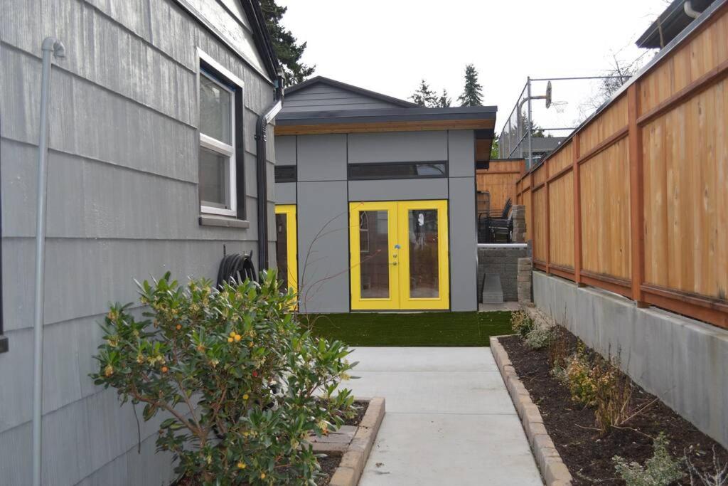 Cozy Crown Hill Carkeek Cottage w/3 Beds, Full Kitchen & Backyard in North Seattle photo 1