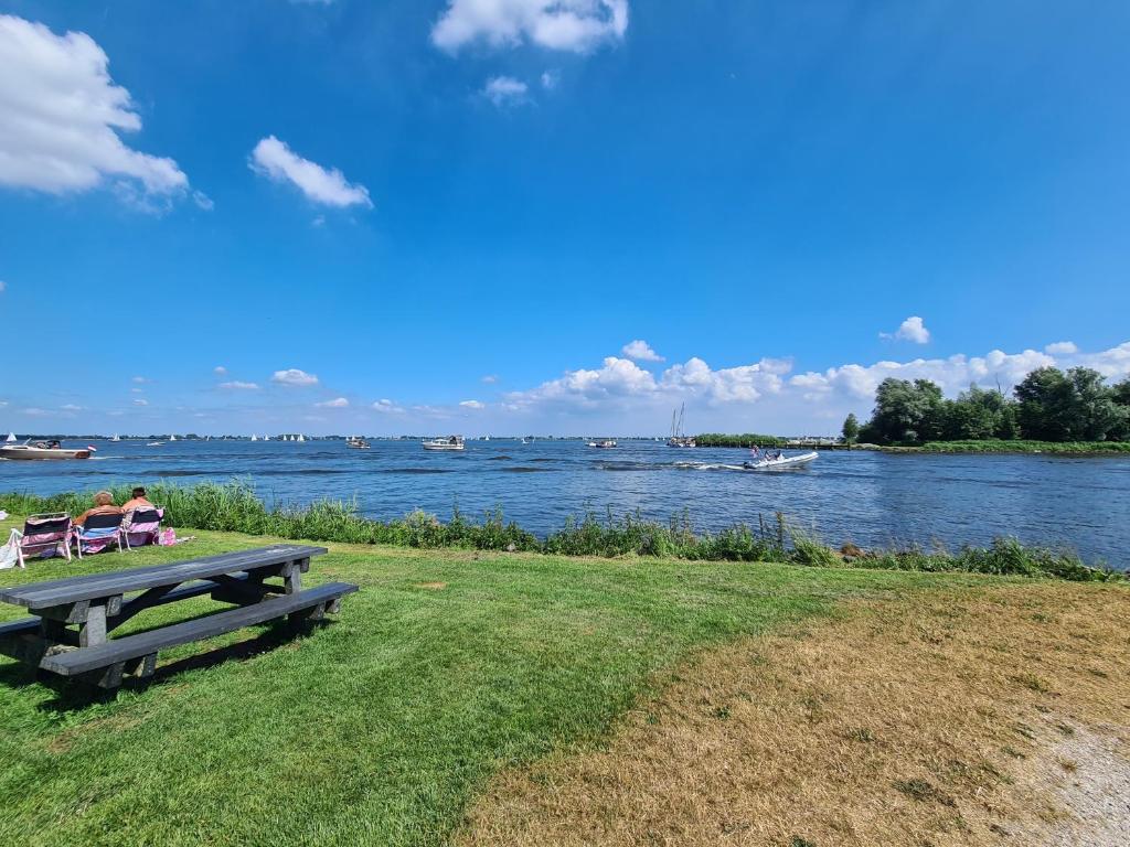 Welkom in mijn Studio vlak bij het Snekermeer ! photo 4