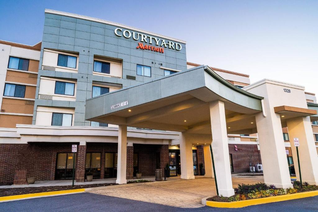 Courtyard Largo Medical Center Drive image