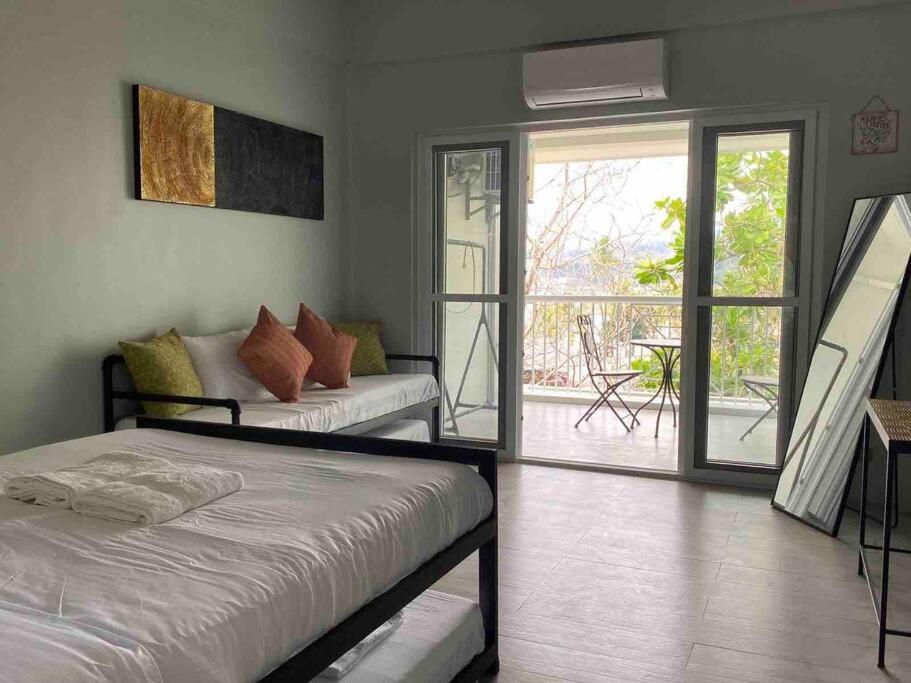 Modern Chic Beachfront Unit at Canyon Cove Nasugbu photo 4