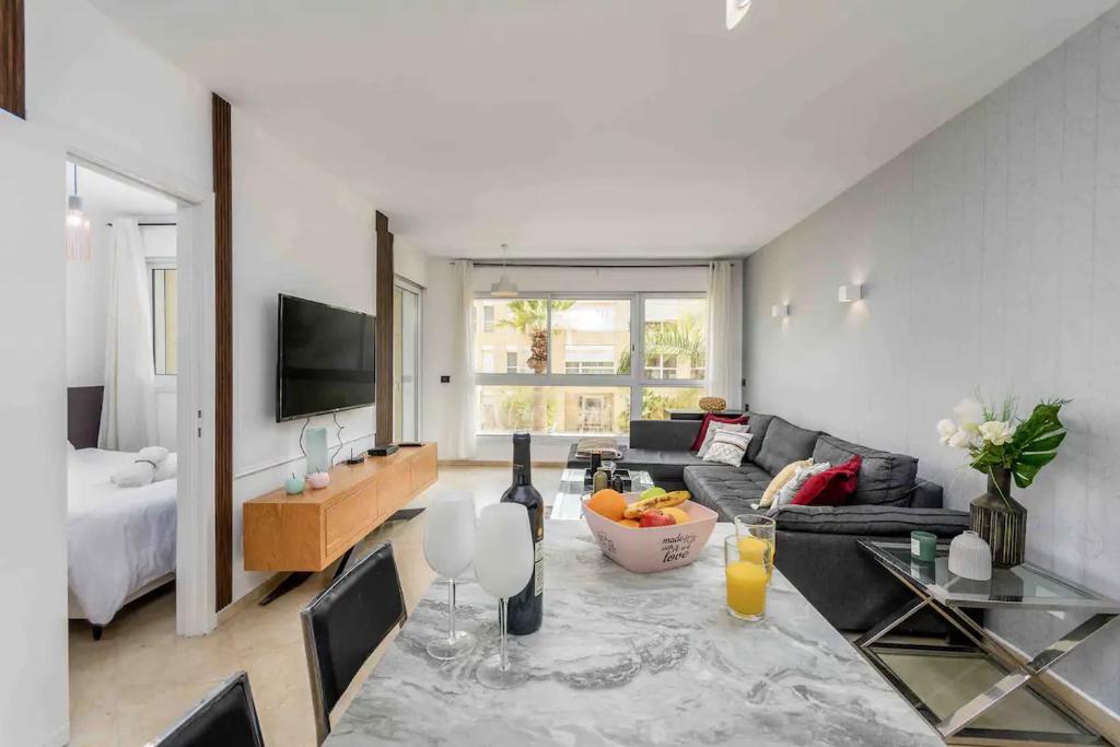 Awesome 2BR/2Bath with Pool and Gym photo 1