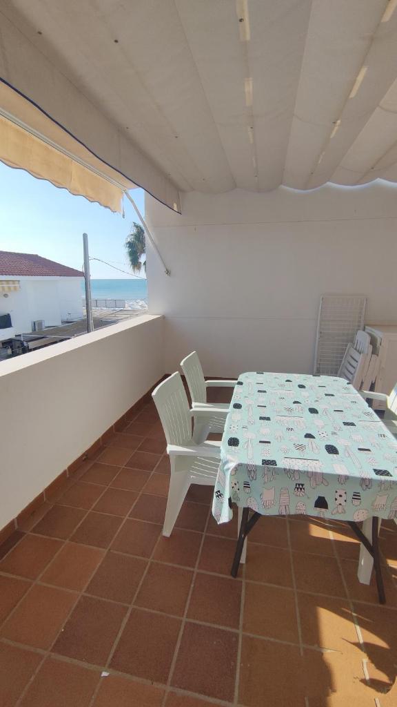 Islantilla-Apartamento con piscina y garaje en primera línea de playa photo 3