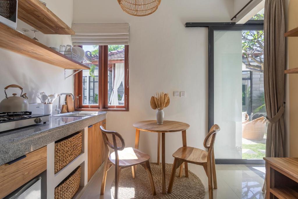 Designer Studio Emy Sanur - Tap to explore photos