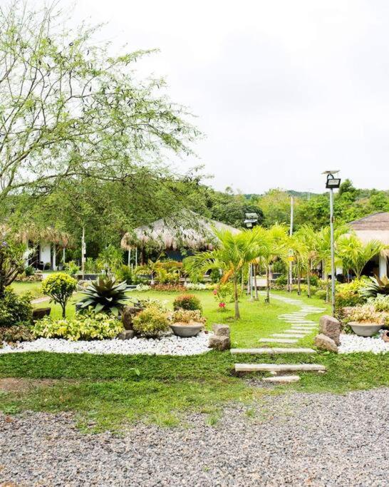 Entire farm place w/ 2 casitas & dipping pool photo 4
