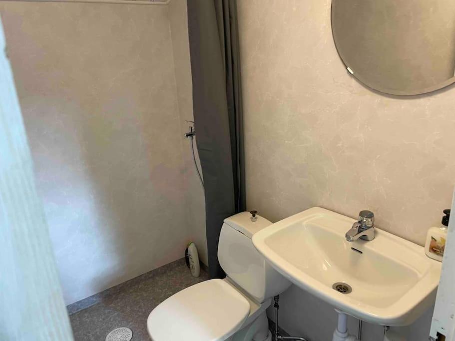 Stuga med panoramautsikt över åker, paradis för fågelskådare och vandrare, självstäd efter besök photo 2
