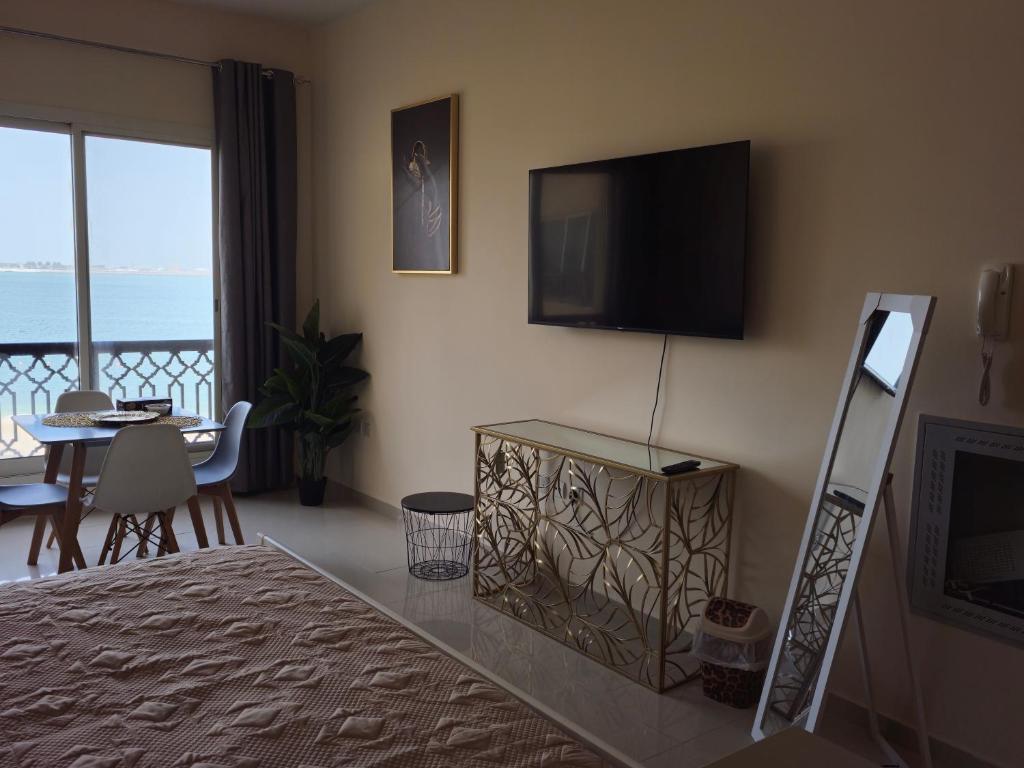 {
  "en-gb": "Dream studio panoramic beach and sea view"
} photo 1