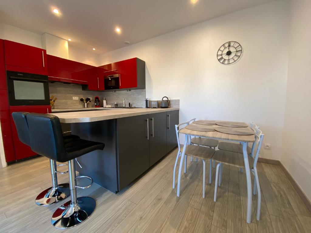 Jolie maison, jardin et parking photo 2