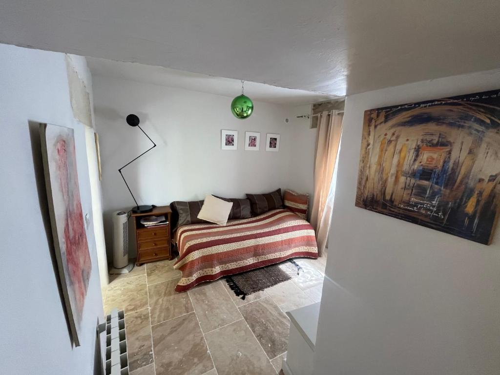 Appartement complet - Salles sous Bois photo 1