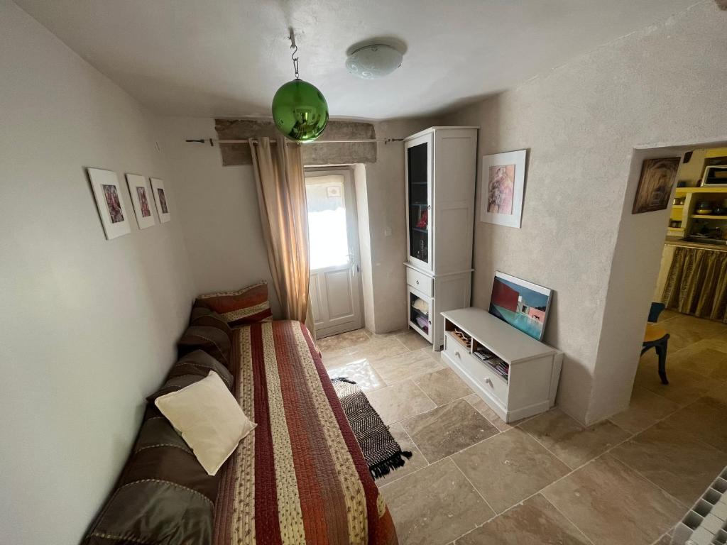 Appartement complet - Salles sous Bois photo 3