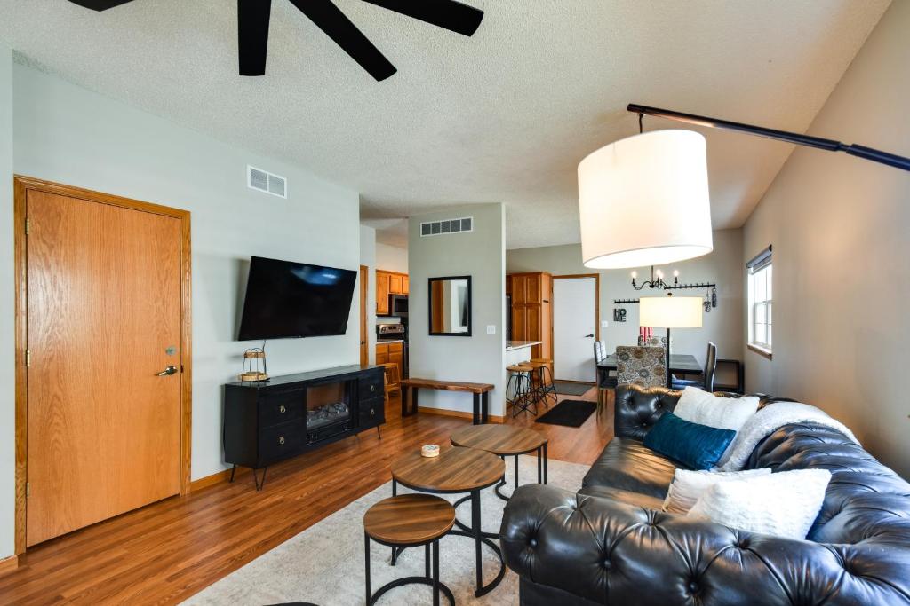 Cozy Iowa City Home about 2 Mi to Kinnick Stadium! photo 3