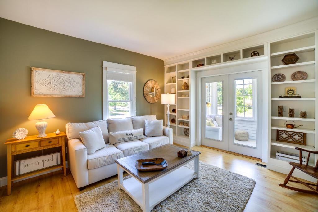 Charming Chesterton Home with Idyllic Location! photo 2