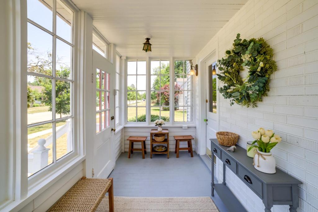 Charming Chesterton Home with Idyllic Location! photo 3