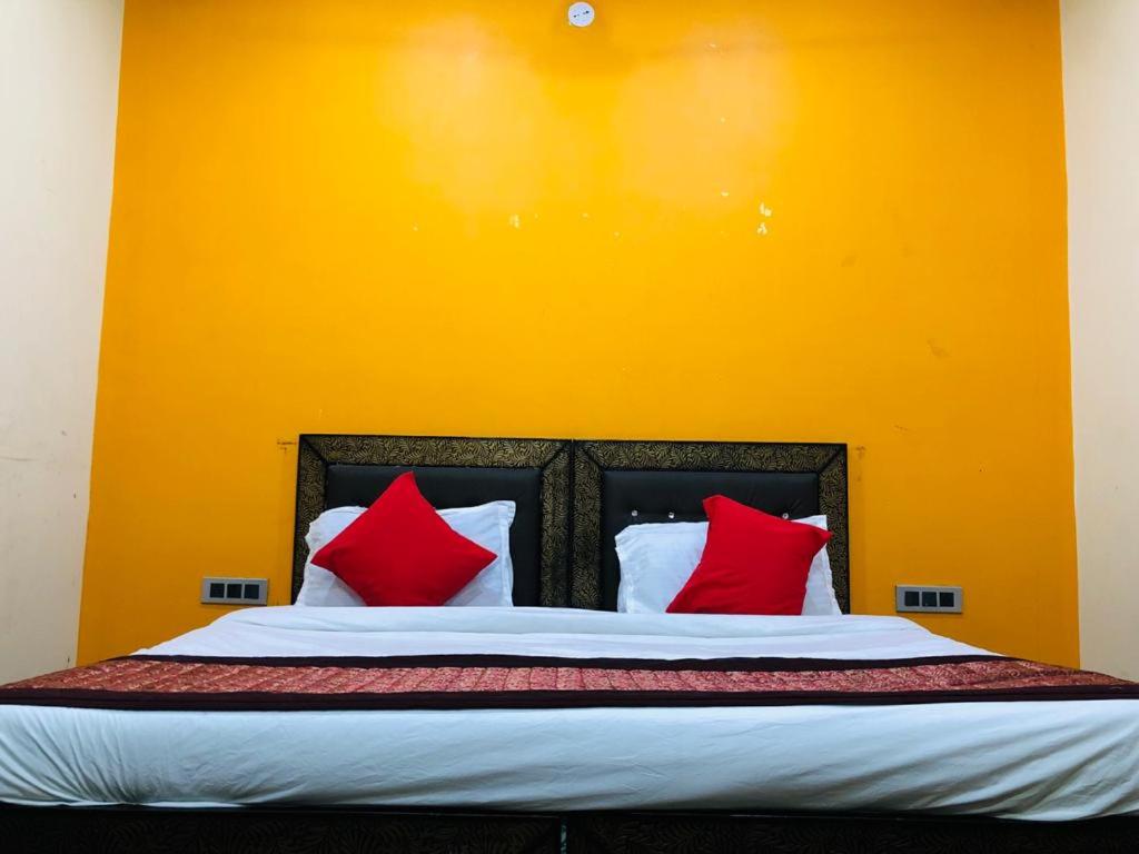 HOTEL TIP TOP -- LPU Law Gate -- Family, Students, Couples photo 1