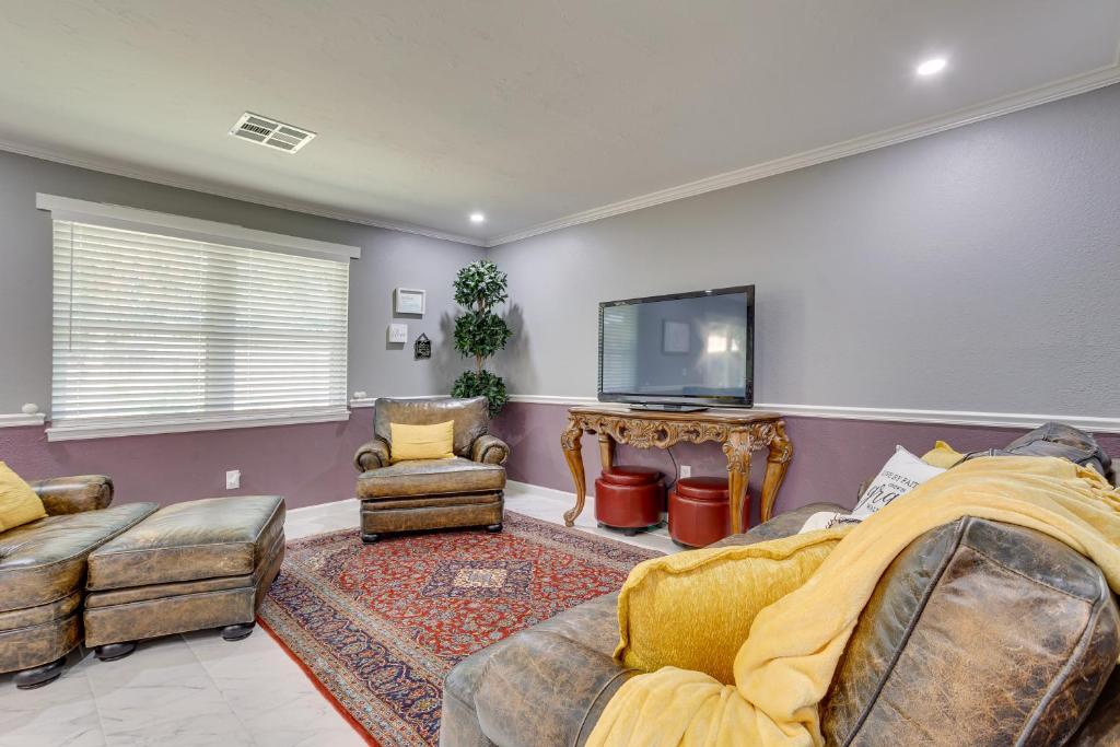 Edmond Home Near Colleges, Lakes, and Shopping! photo 3