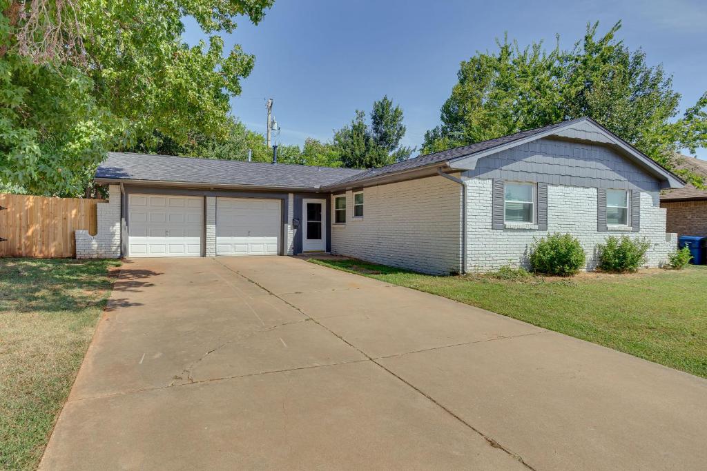 Edmond Home Near Colleges, Lakes, and Shopping! photo 2