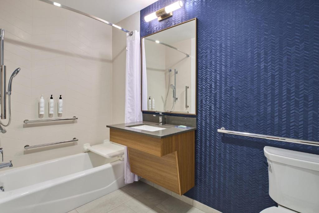Fairfield Inn and Suites by Marriott Winchester photo 3