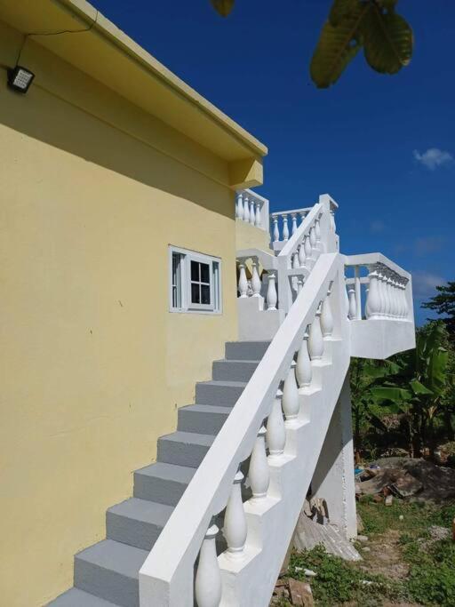 Full 3 BD Home w/Oceanviews and AC in all rooms. photo 2