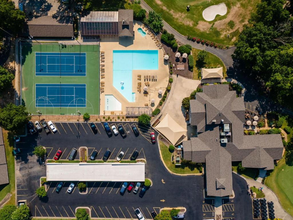 Gorgeous 3 Bed 3 Bath Pointe Royale Condo Branson MO photo 1