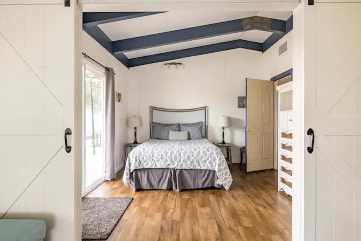 Black Bear Suite Hot Tub Sleeps 4 affordable photo 1