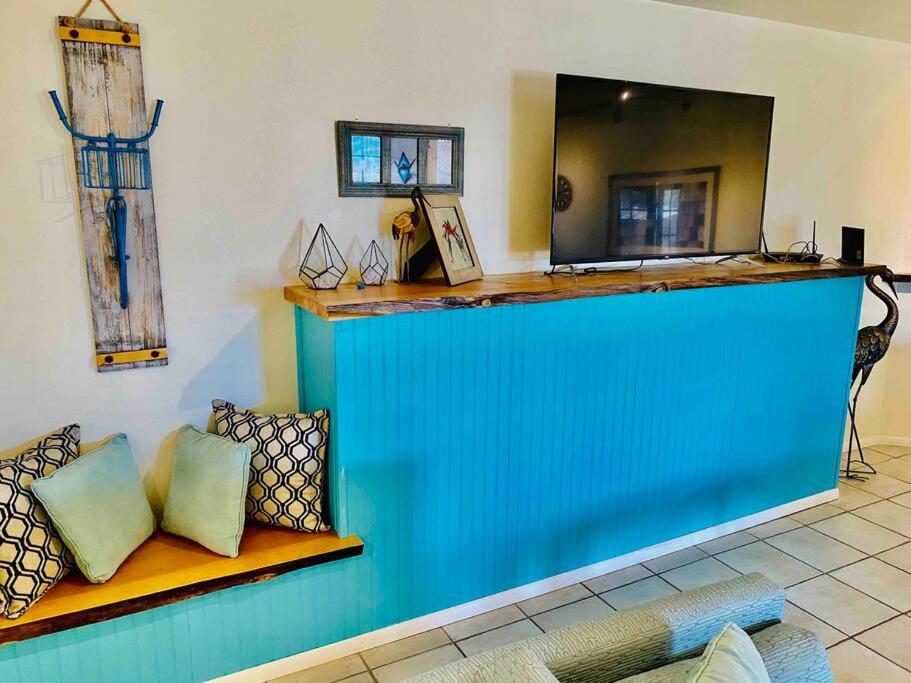 Crane Suite Hot Tub Bbq King Bed- Sleeps 4 photo 3