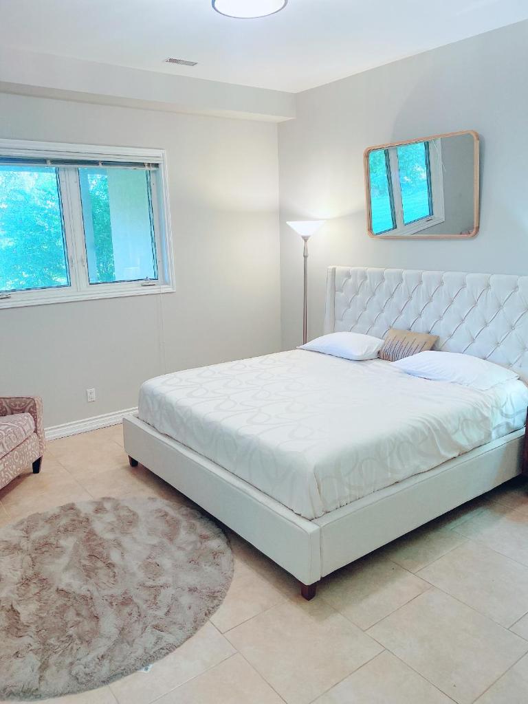 Large Luxury 4 Bed Guest House In King City photo 2