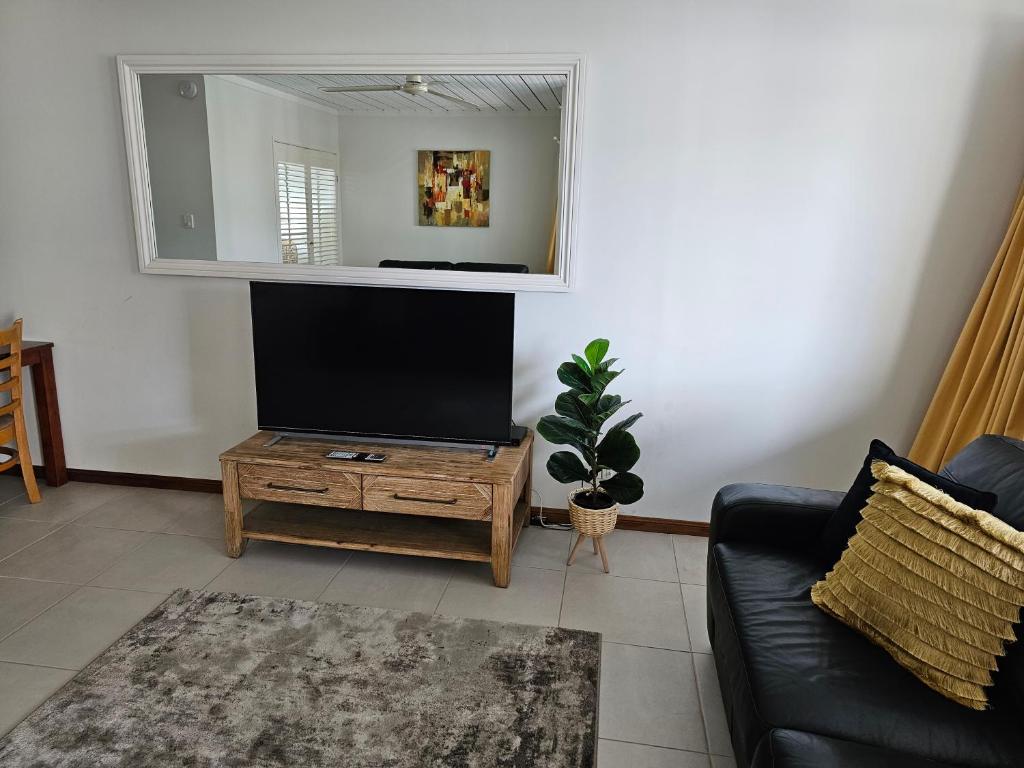 Airlie Seaview Apartments photo 4