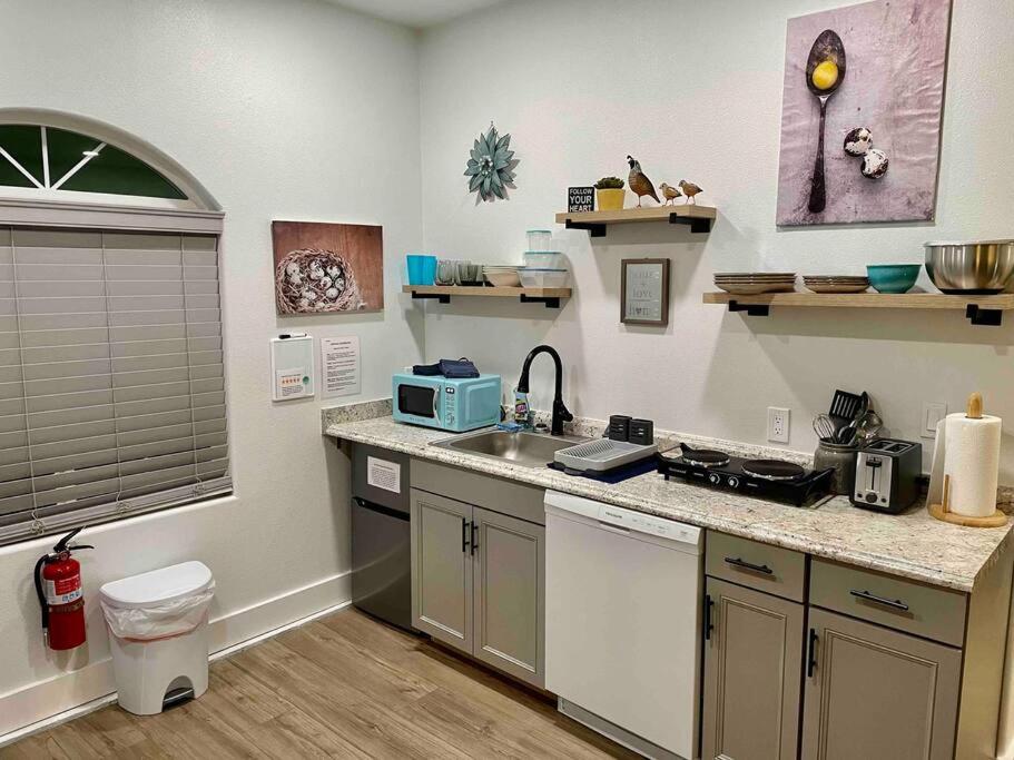 Quail Suite HOT TUB BBQ Sleeps 2 photo 4