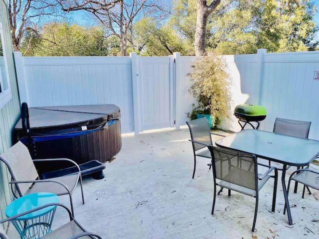 Raccoon Hideout Hot Tub BBQ Arcade Darts photo 1