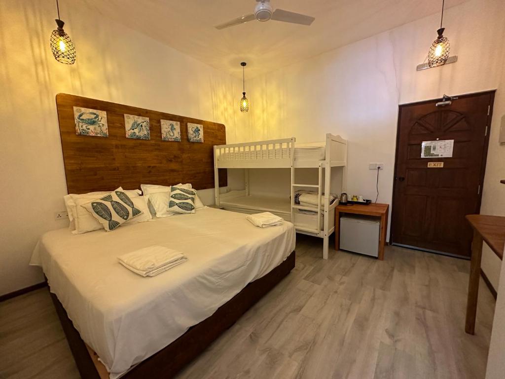 Dhoani Inn