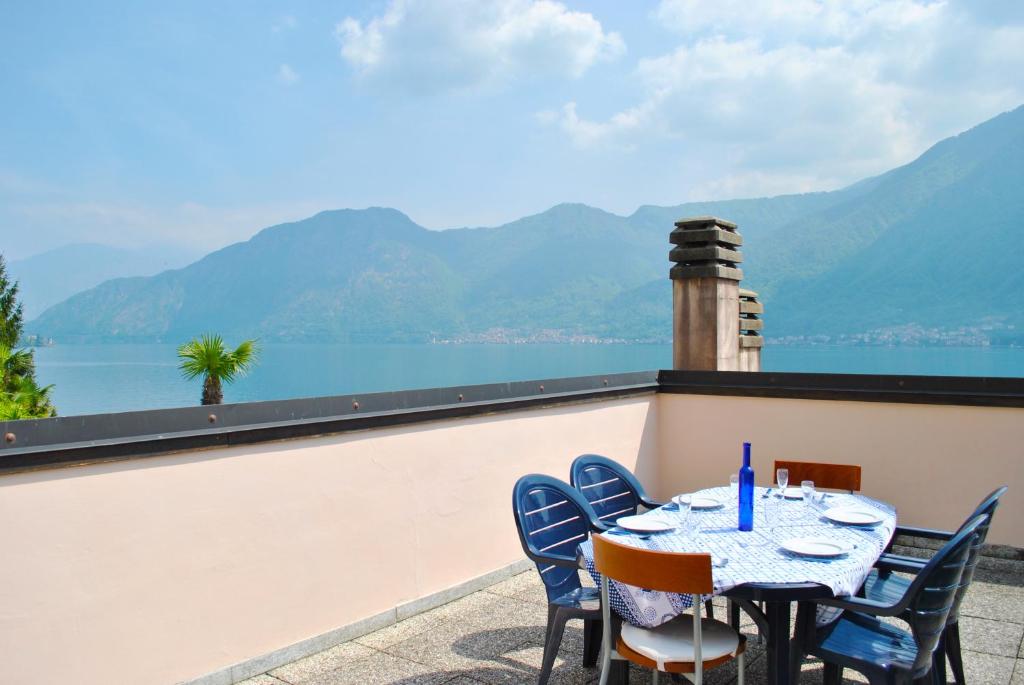 Apartment on 2 levels with large Terrace Lake View