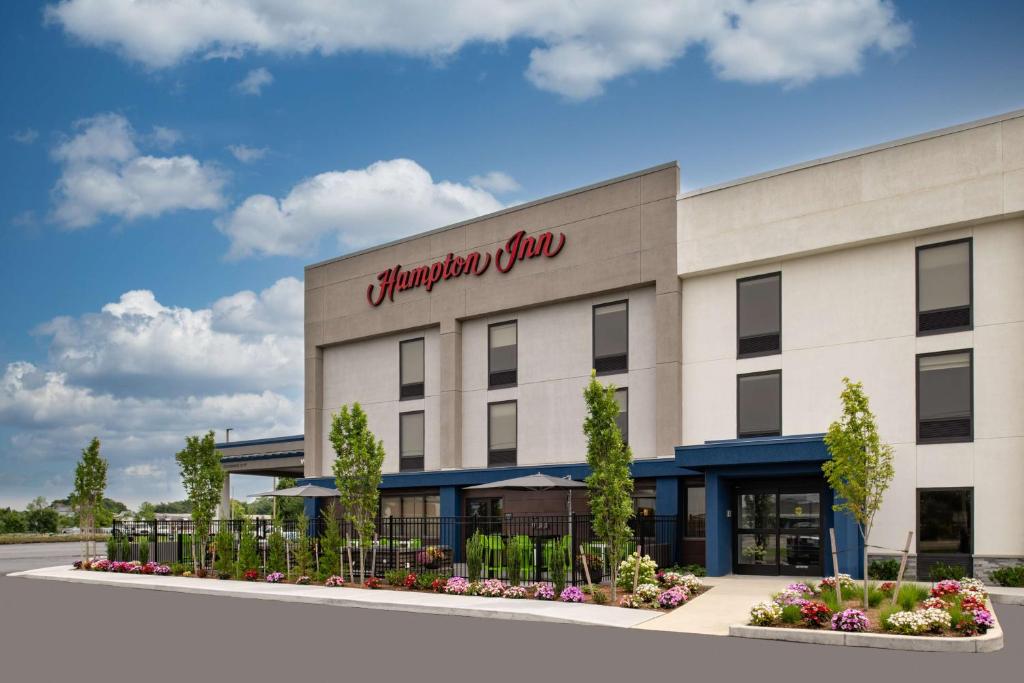 Hampton Inn Seekonk image