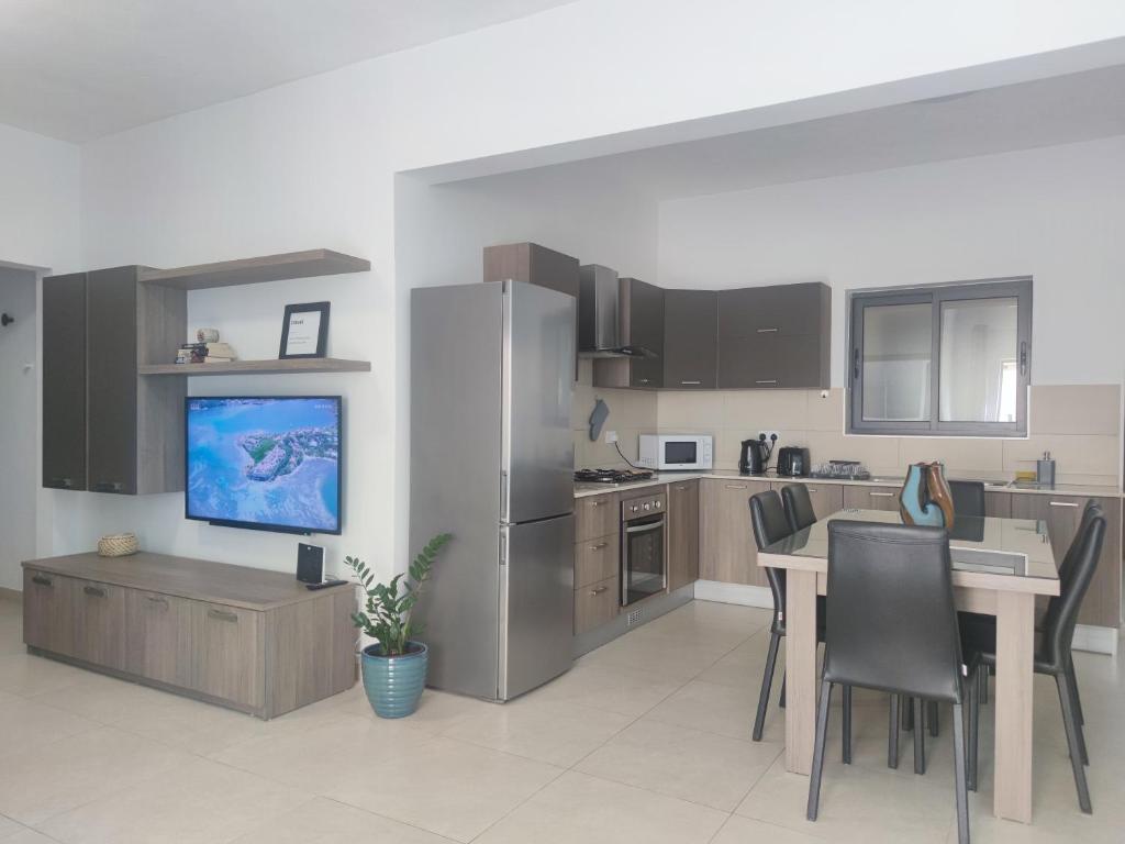 Étoile Court Apt - homey, spacious & private patio photo 1