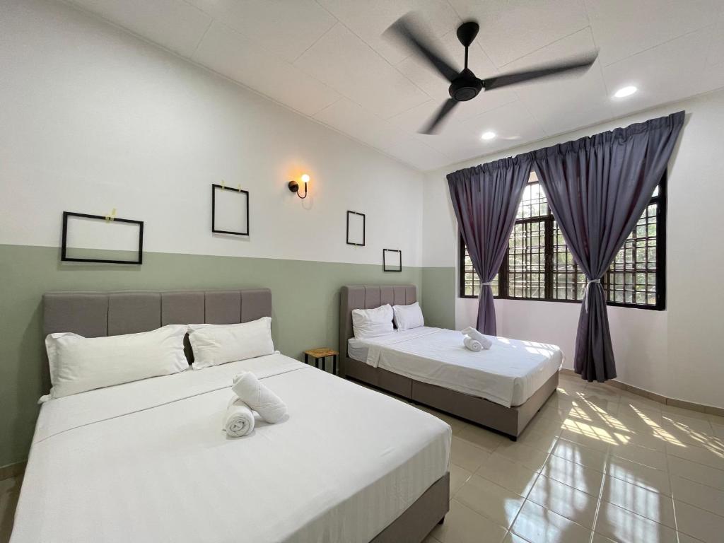 Unique 4 Bedrooms House, Few mins to Town by Mr Homestay photo 2