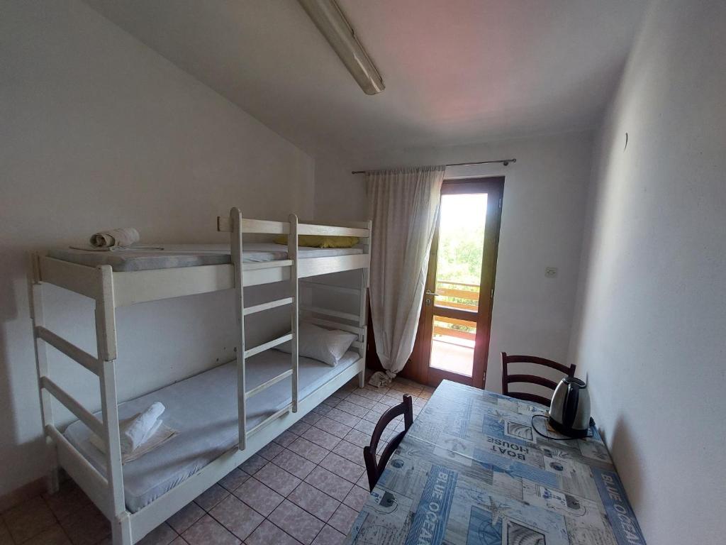 Iva apartment 50m from see (7person) photo 4