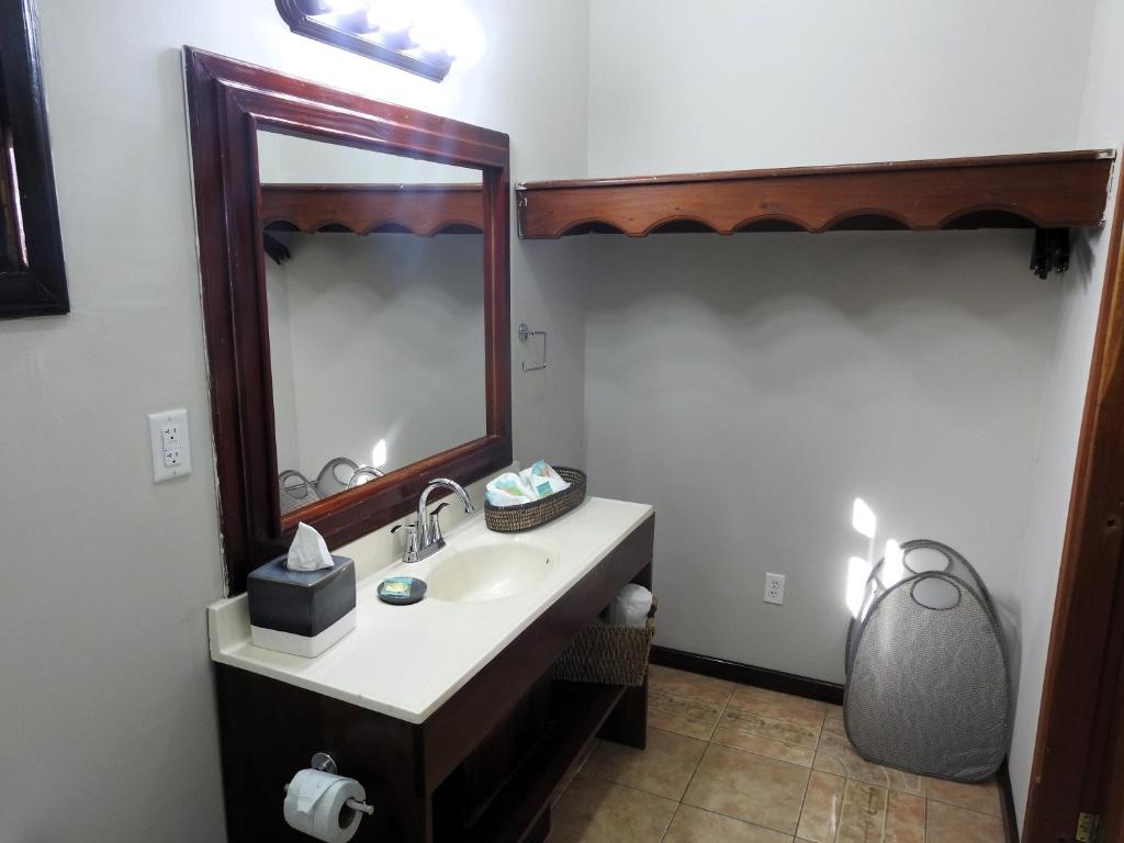 The Toucan Inn photo 2