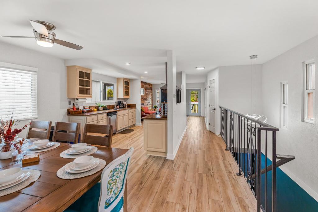 Mile to Beach! Private, Family & Pet Friendly Oasis! Pool Table & Hot tub! photo 2