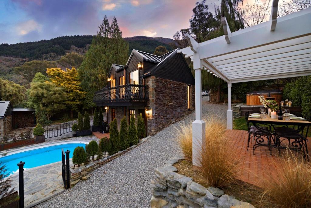 Alpine Cottage photo 3