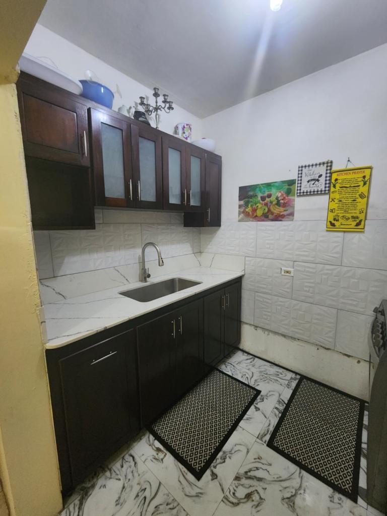 Single Room on Farcas Drive photo 2