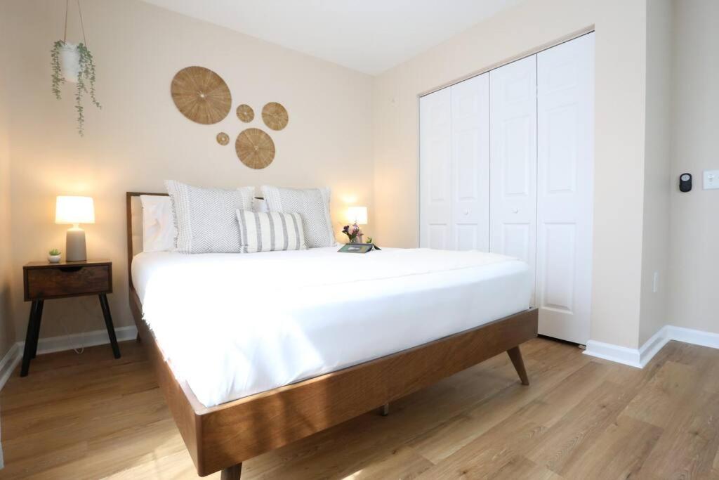 Restful Refuge 2 BR Boutique Condo w Pool & Gym photo 3
