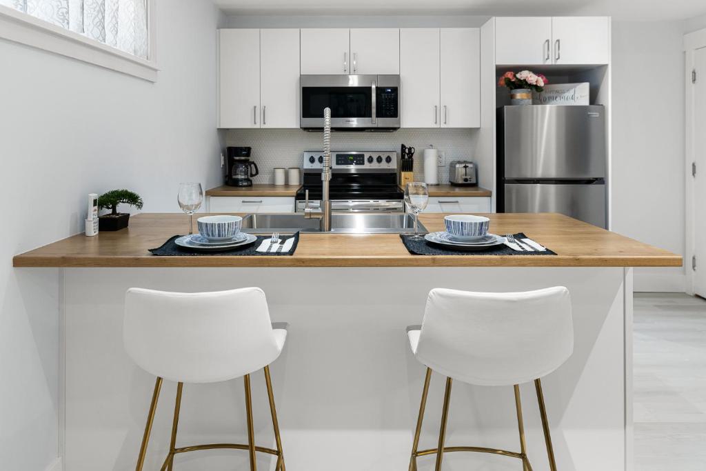 Beautiful 1 bedroom apartment - private entrance photo 3
