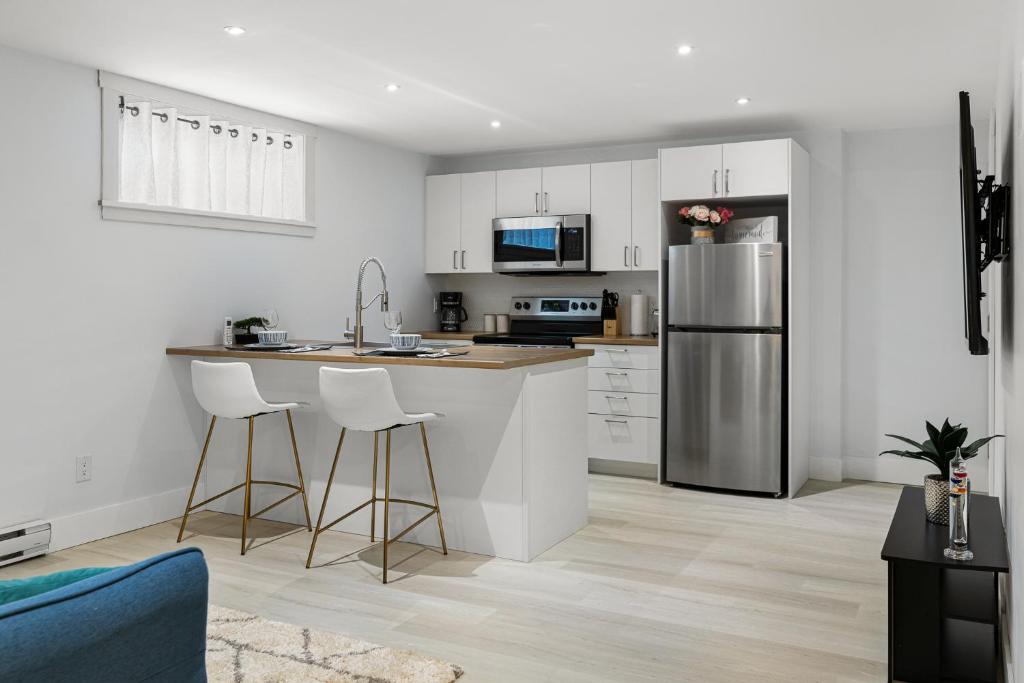 Beautiful 1 bedroom apartment - private entrance photo 1