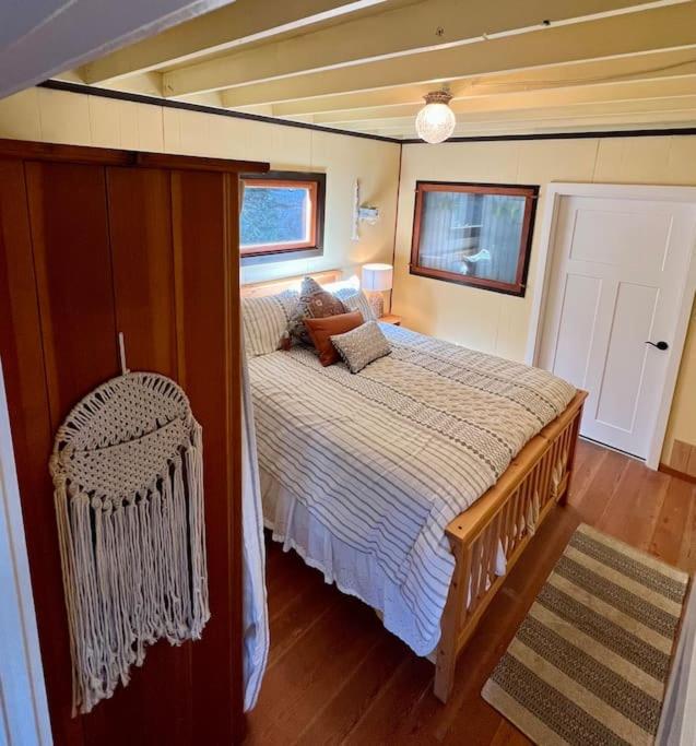 The Salish Sunset Cabin photo 3