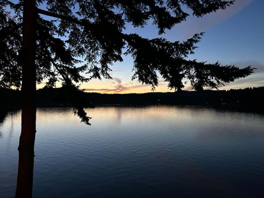 The Salish Sunset Cabin photo 4