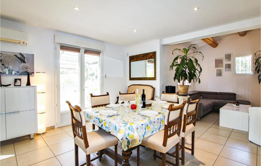 Nice Home In Aubignan With Outdoor Swimming Pool, 3 Bedrooms And Private Swimming Pool photo 3