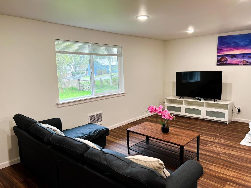 Cozy Hoodsport Duplex: 1BR 1BA-B photo 1