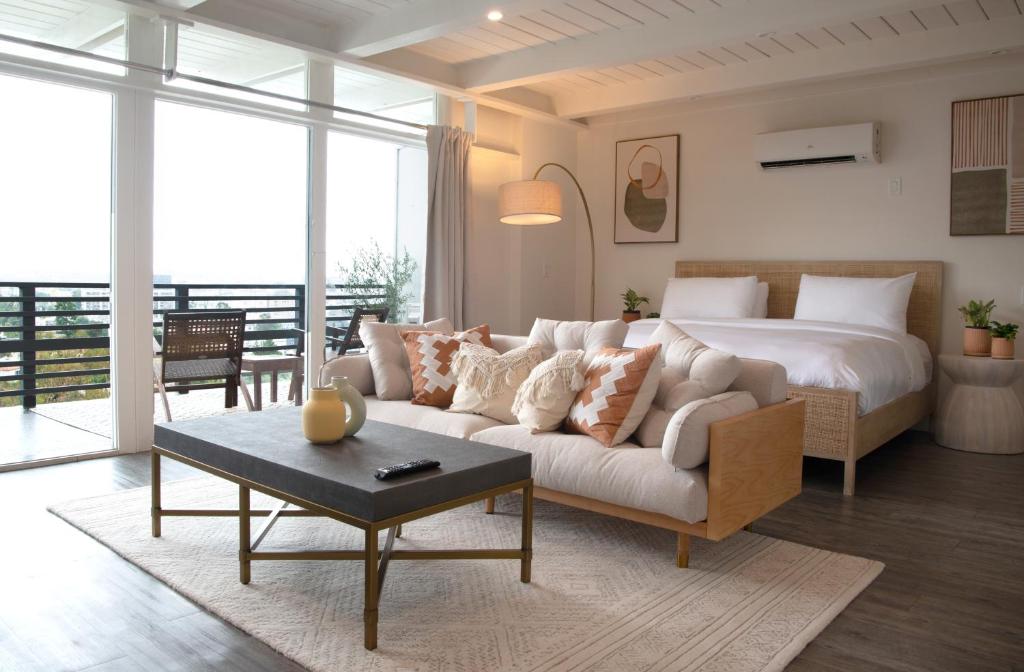 Hollywood Hills Hotel image
